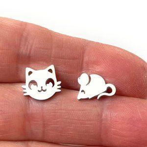 Silver Stainless steel minimalist Cat and Mouse post stud Earrings / m4